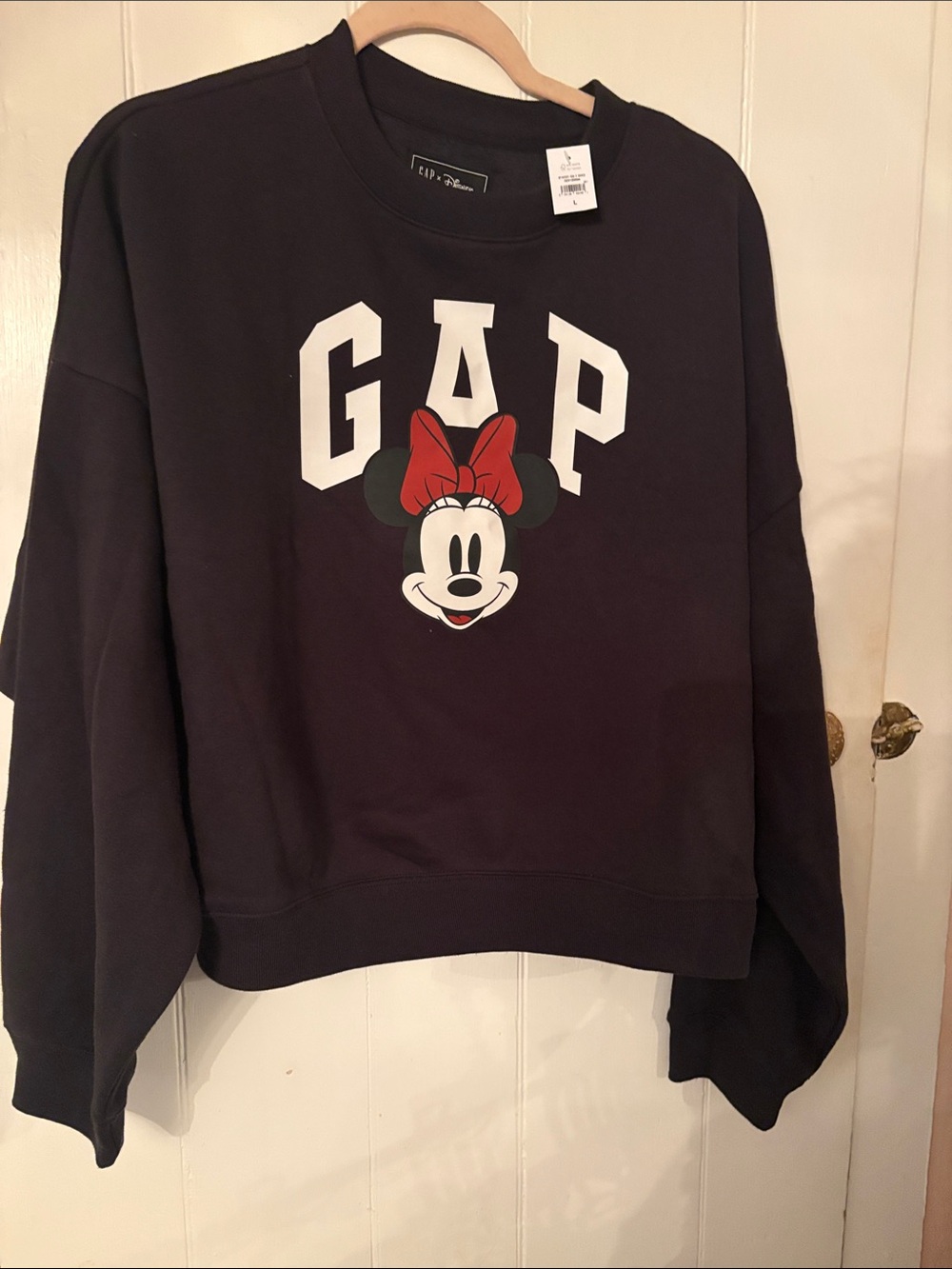 Women’s Gap Disney Black Minnie Graphic Crewneck Sweatshirt New with tags L